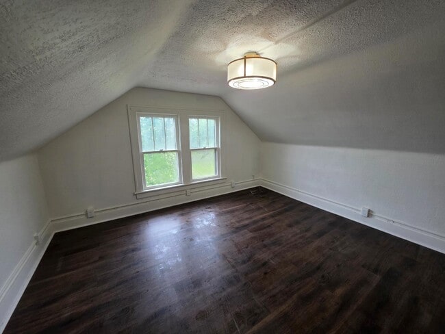 Building Photo - 107 Dawes Ave