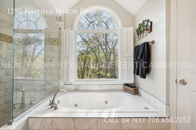 Building Photo - 1250 Mayfield Manor Dr