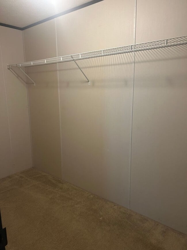 Building Photo - Nice 4 bedroom, 2 bath home with beautiful...