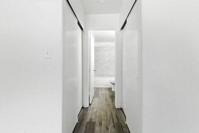 Building Photo - SW!! 2 Bedroom Condo!! 1st Floor!! Newly r...