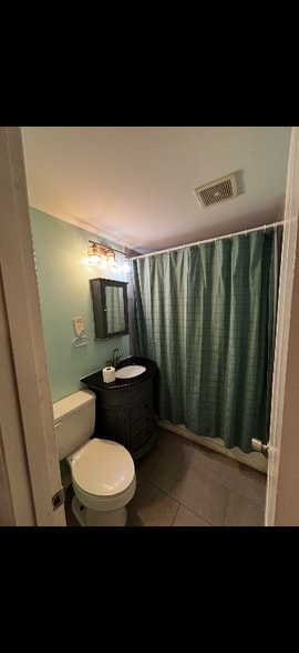 Building Photo - 550 Harding Pl