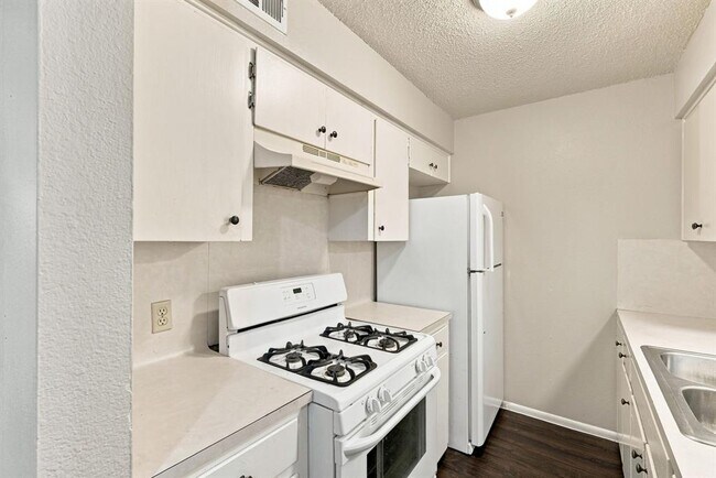 Building Photo - 2319 Greenfield Pkwy