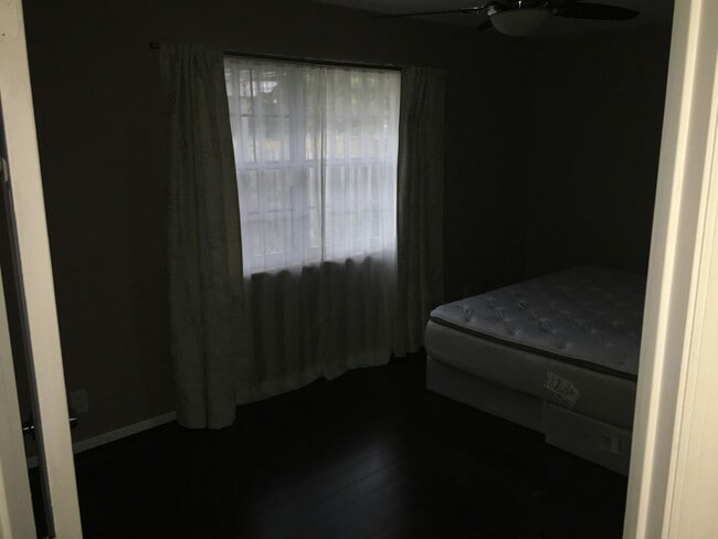 Building Photo - 237 SW 9th St