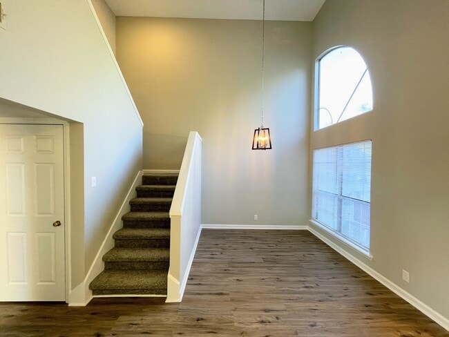 Building Photo - 1085 Stones Throw Dr NW
