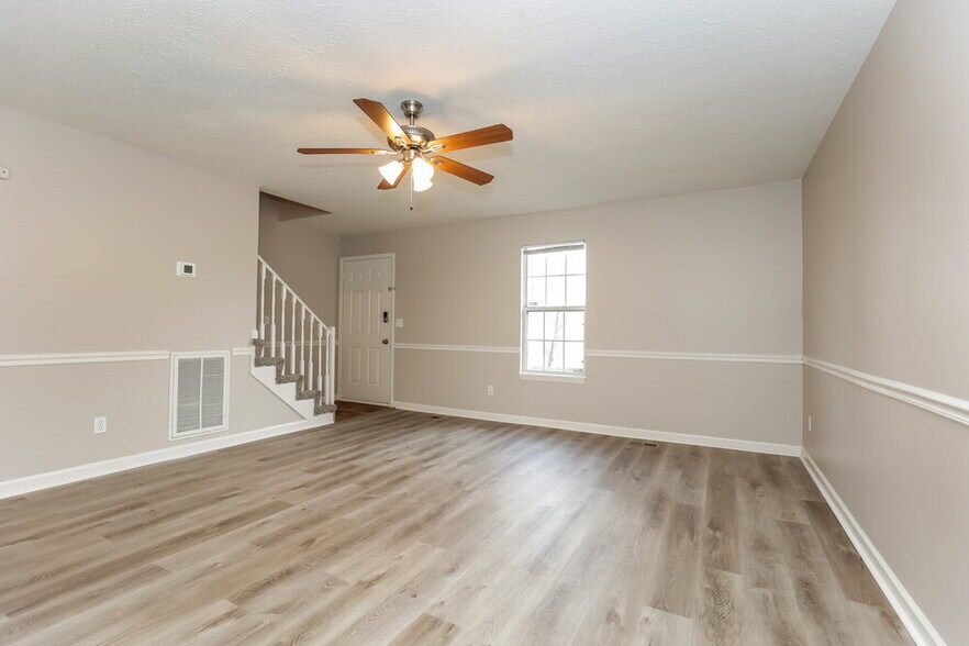 Building Photo - 141 Nelson Dr