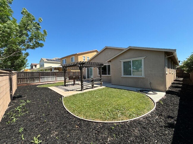 Building Photo - 402 Crimson Cir