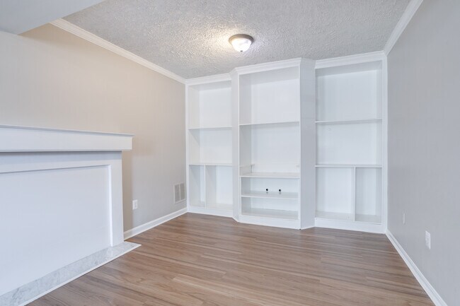 Building Photo - 4685 Forestdale Dr