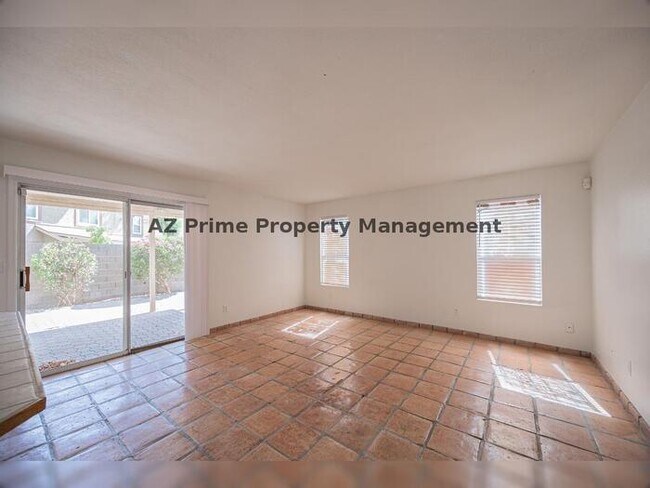 Building Photo - 489 W Carmen St