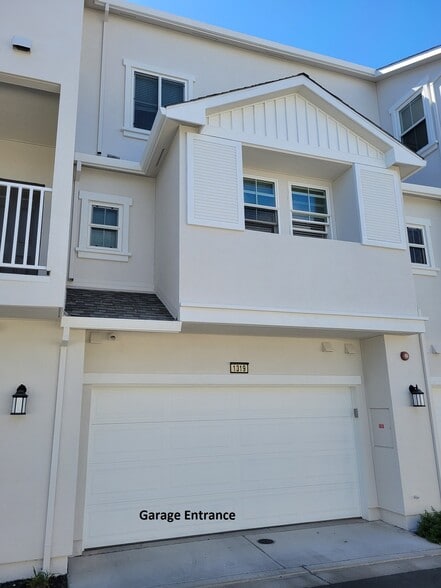 Building Photo - 1319 De Altura Common