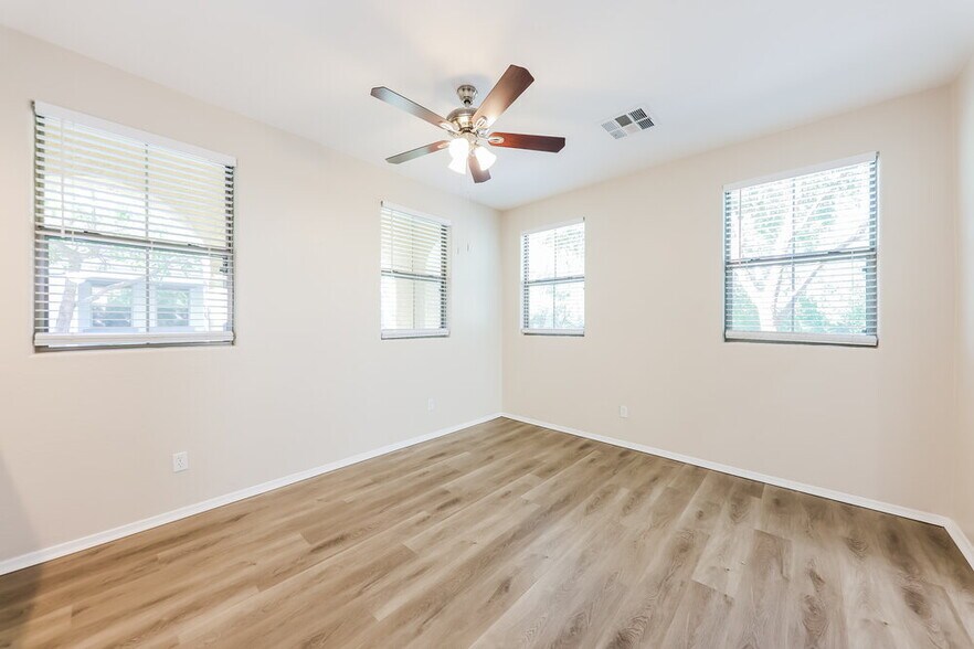 Building Photo - 25934 N 54th Ave