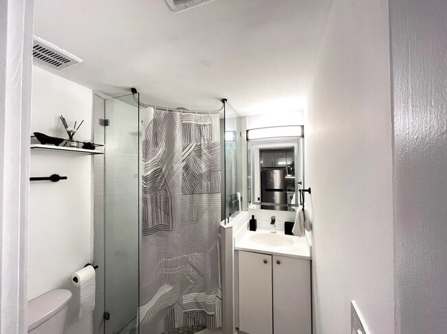 Bathroom - 1601 Meridian Ave