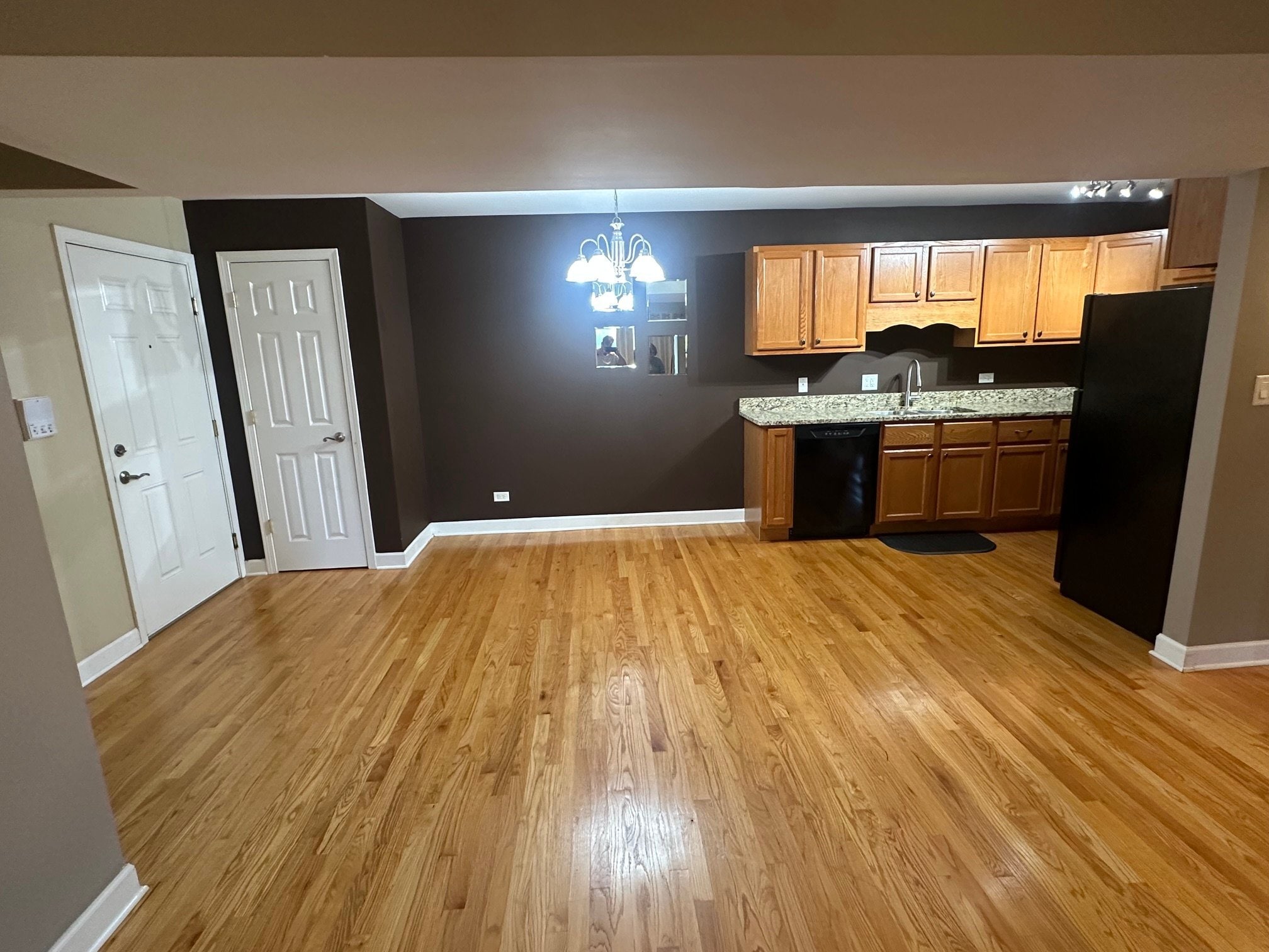 Building Photo - 5641 Circle Dr