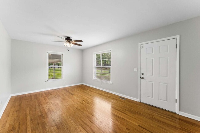 Building Photo - "Charming 3-Bedroom Retreat with Spacious Living in Murfreesboro!"