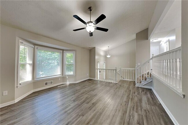 Building Photo - 434 Robin Hood Dr