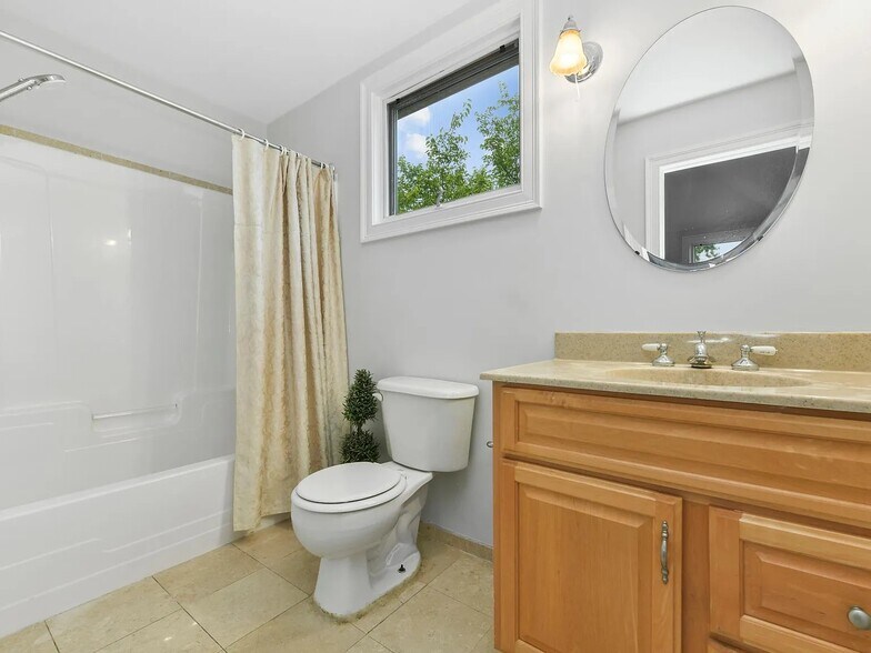 Full Bath 3rd Floor - 20 Keefe Ave