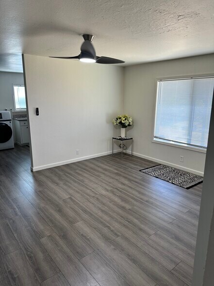 Building Photo - 847 S 47th St