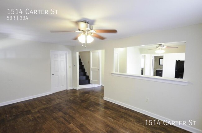 Building Photo - Updated spacious 5-bed with a fenced-in yard!