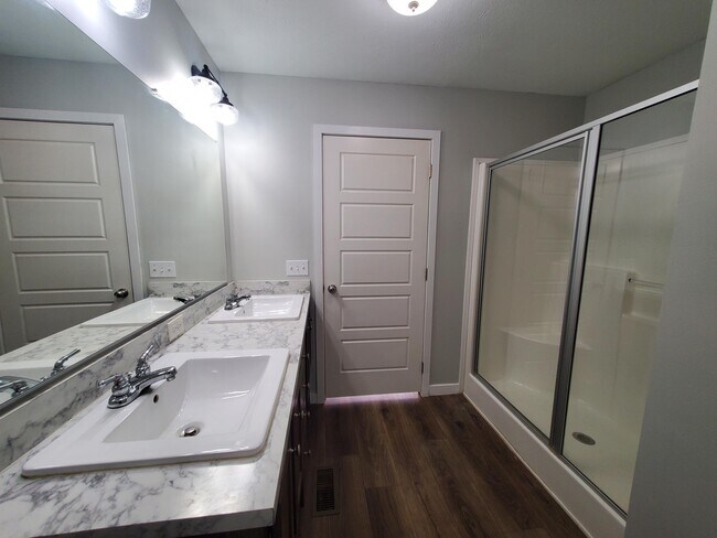 Building Photo - 19 Hummingbird Dr