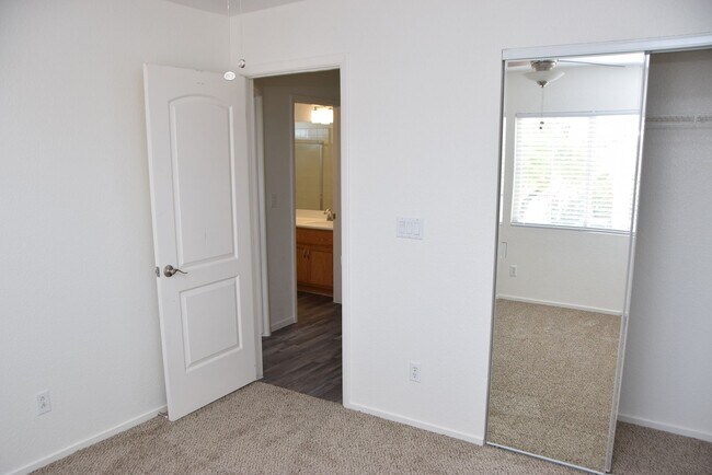 Building Photo - 8765 Country Pines Ave