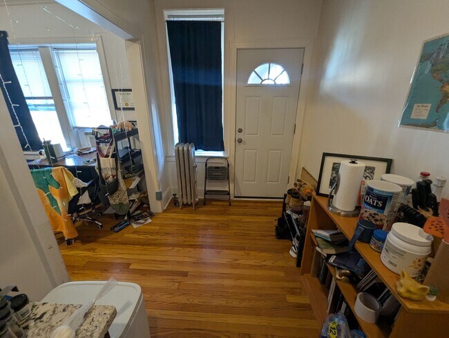 Building Photo - Renovated Studio in Heart of Rogers Park LUC