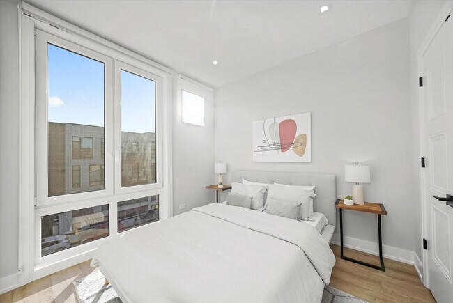 Building Photo - 4240 W Belmont Ave