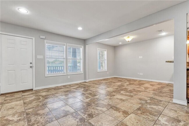 Building Photo - 108 Gilchrist Ave