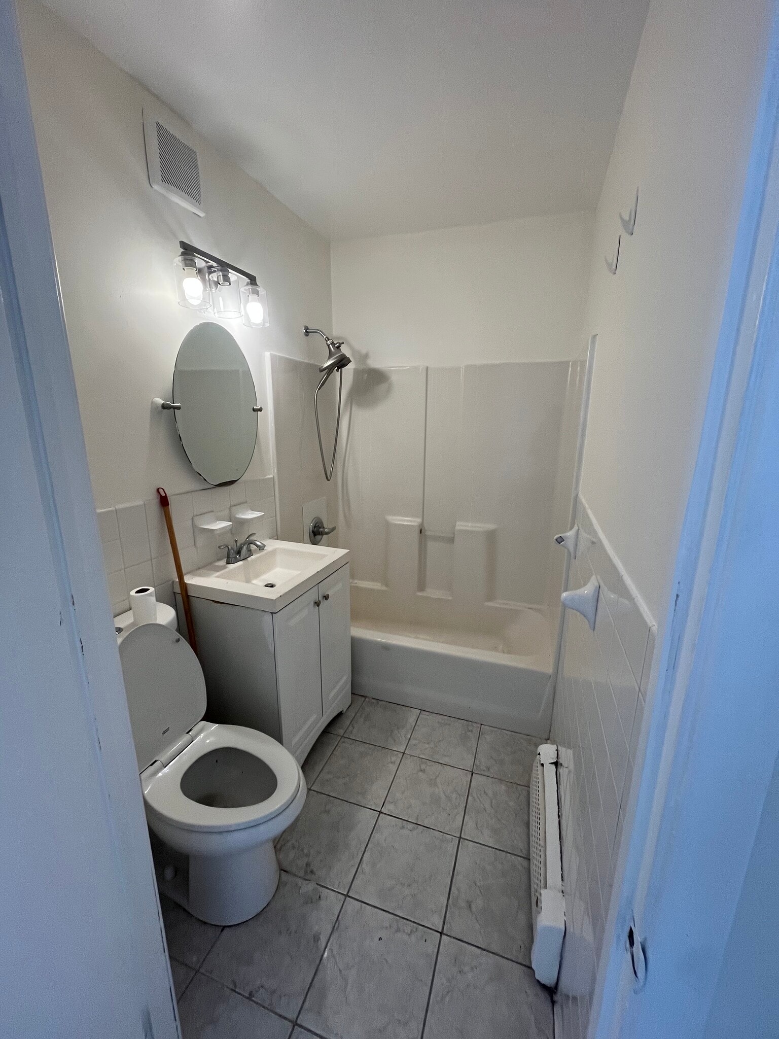 Building Photo - 929 Gates Ave