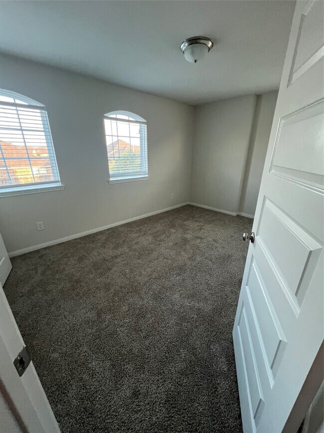 Building Photo - 8702 Jasper Lake Dr