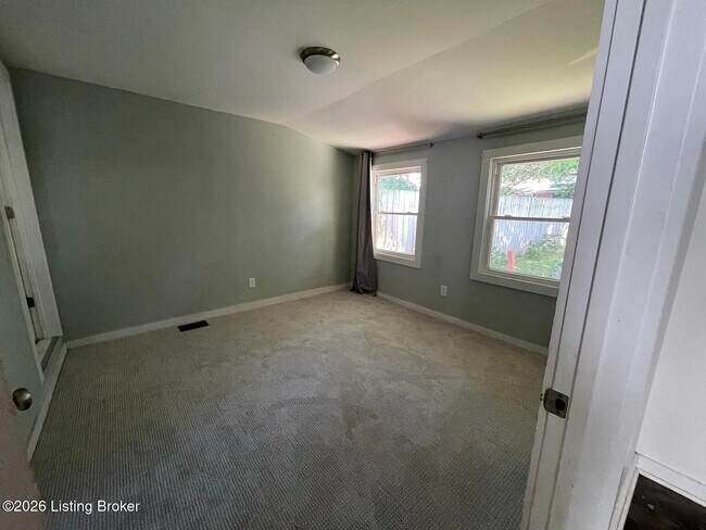 Building Photo - 521 E Ormsby Ave