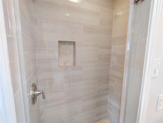 Building Photo - 2546 Long Reach Dr