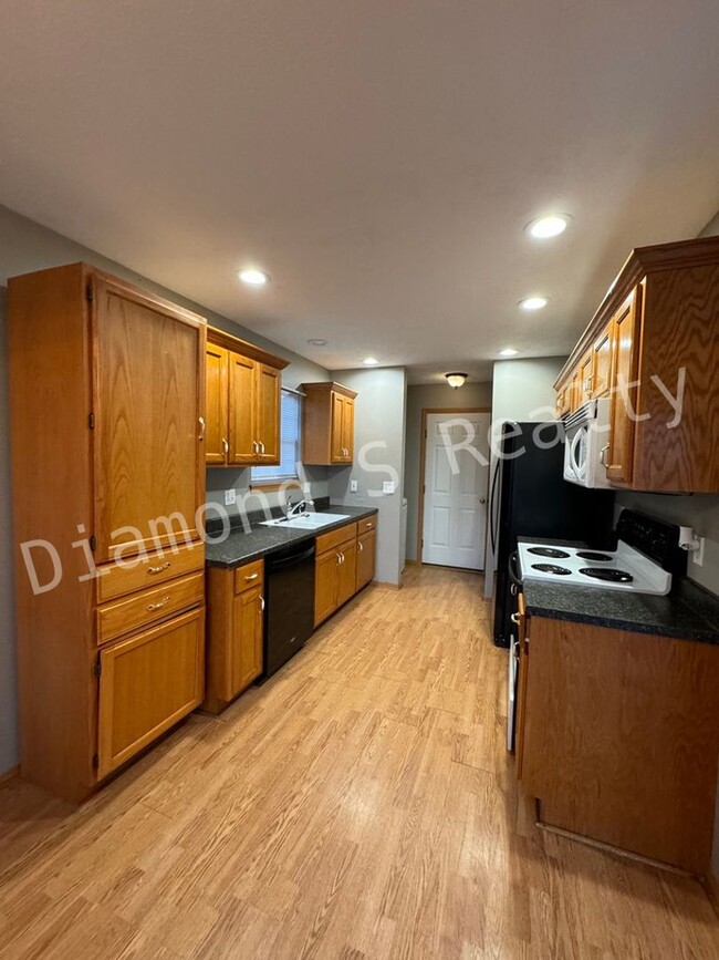 Building Photo - South Nixa Location!  3 Bedroom/2 Bath Home