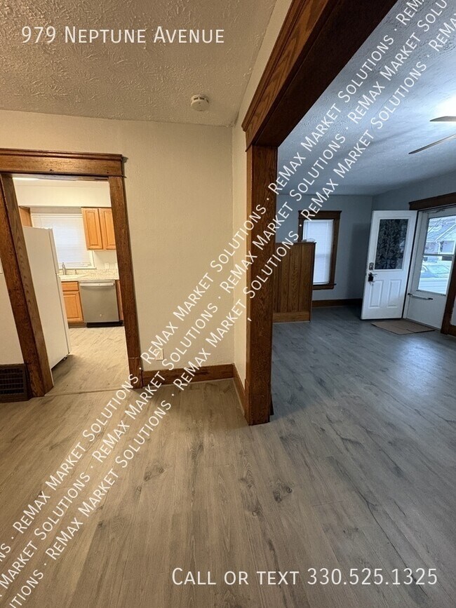 Building Photo - 979 Neptune Ave