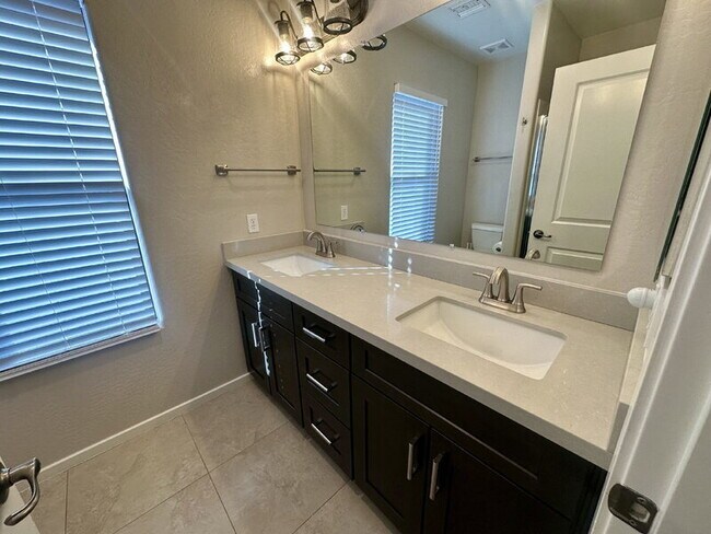 Building Photo - 305 S Wilson St