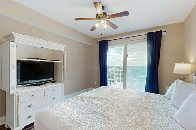 Building Photo - 9860 S Thomas Dr