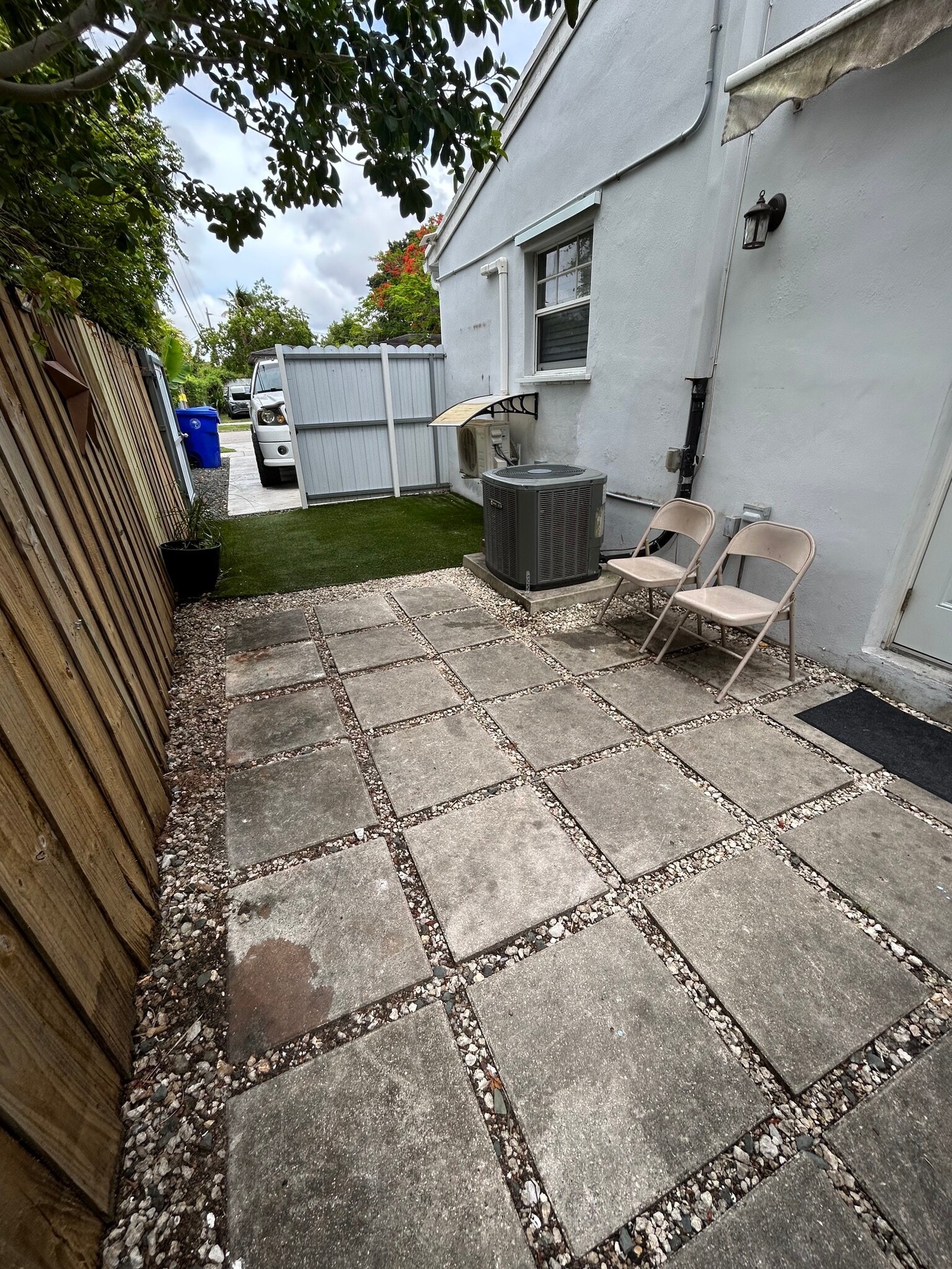 Building Photo - 570 SW 45th Ave