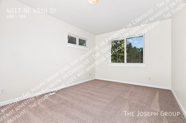 Building Photo - 4017 NE 45th St