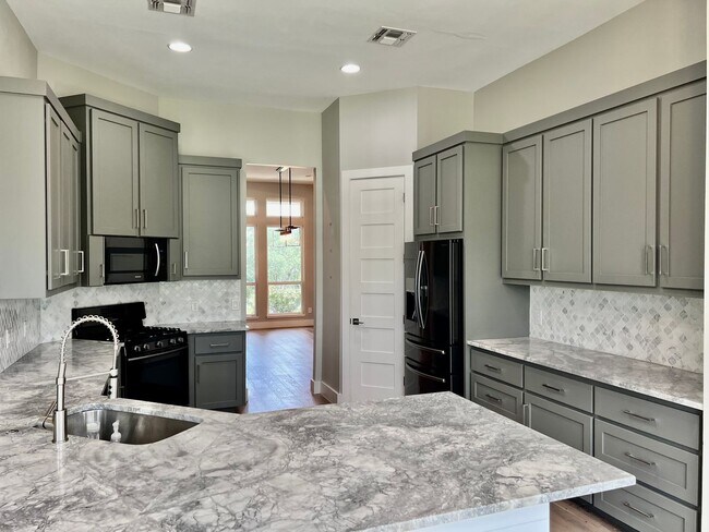 Building Photo - Hill Country Escape - 4 Bed/4 Bath Modern ...