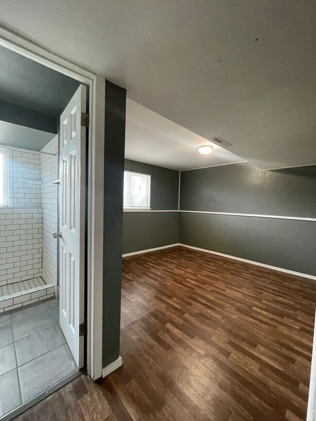 Building Photo - 4 bed 2 bath Home Perfectly Located