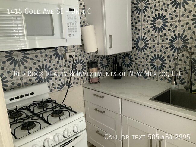 Building Photo - 1415 Gold Ave SE