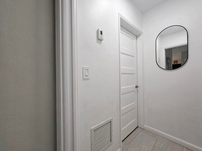 Building Photo - 3204 SE 11th St