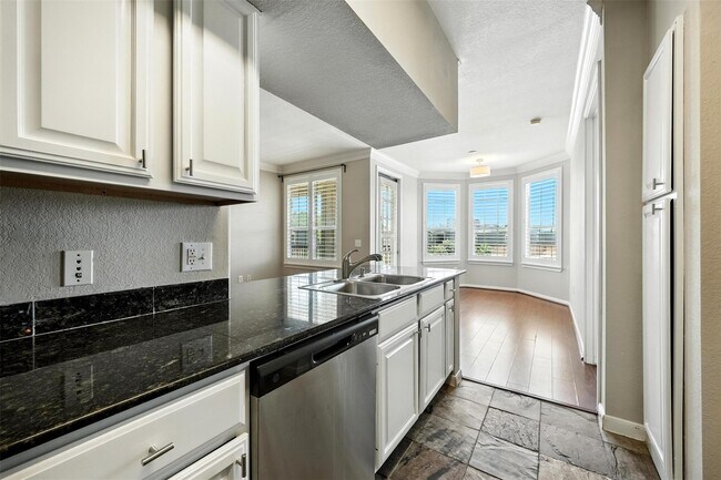 Building Photo - 7575 Kirby Dr