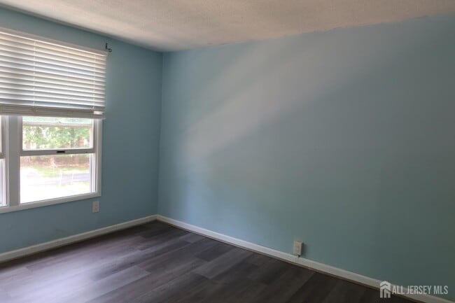 Building Photo - 63 Cottonwood Ct