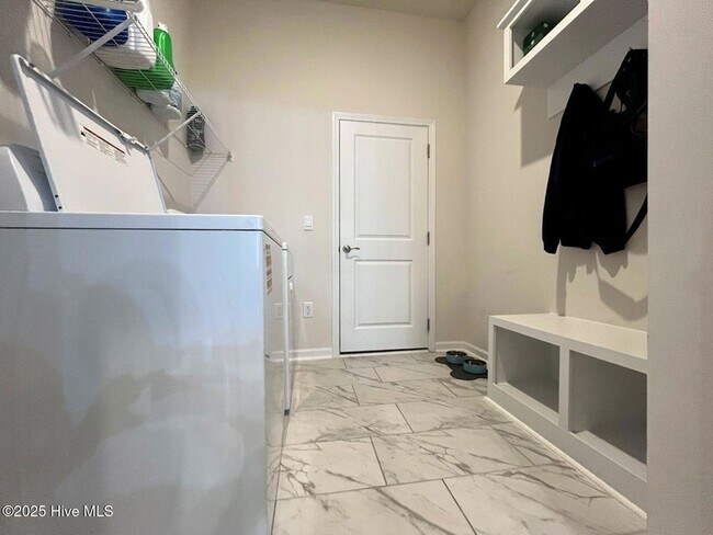 Building Photo - 742 Carnegie court