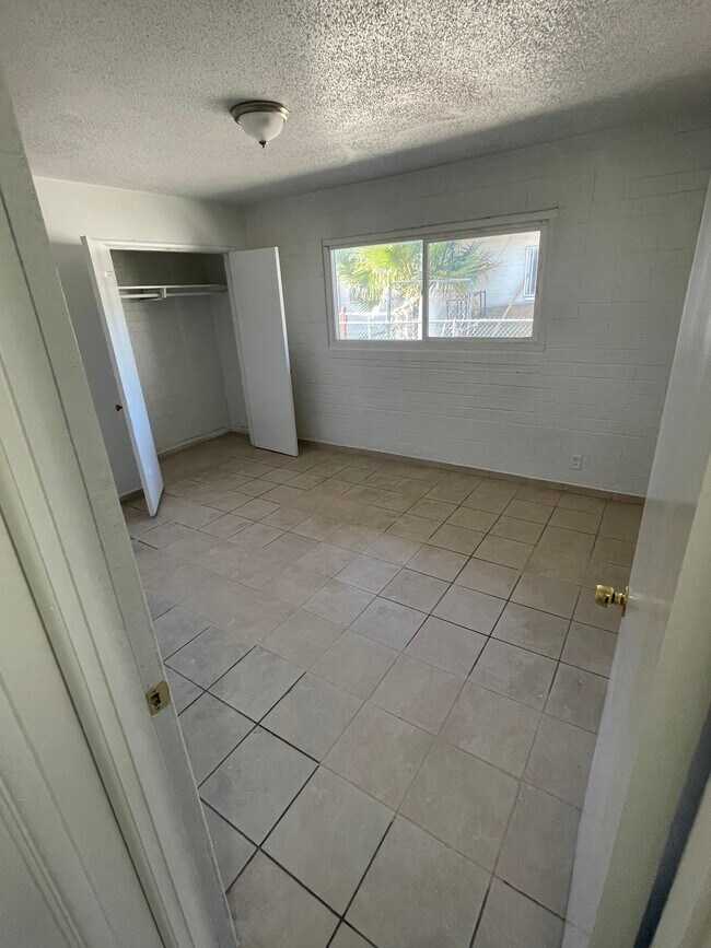 Building Photo - 2121 Ballard Dr