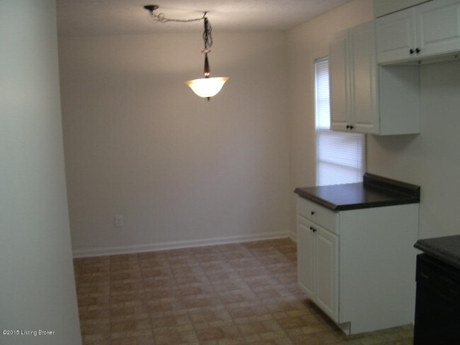 Building Photo - 304 S Evergreen Rd
