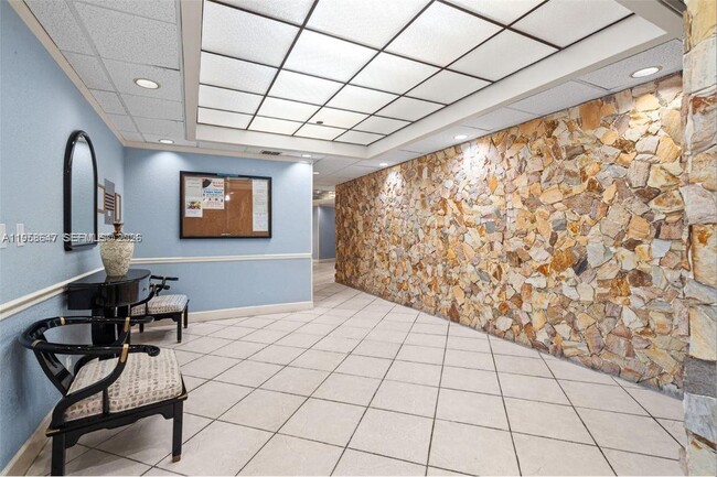 Building Photo - 1000 St Charles Pl