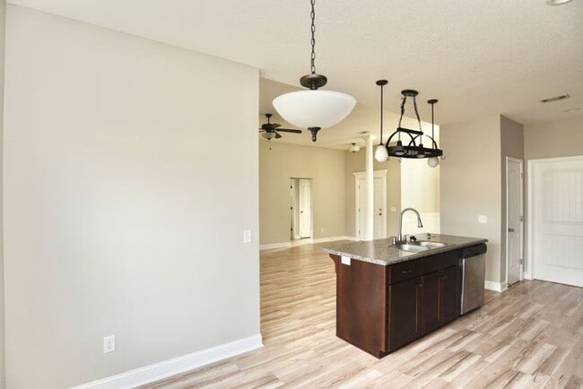 Building Photo - 128 Brasher Dr