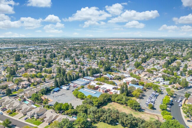 Building Photo - 9332 Caulfield Dr