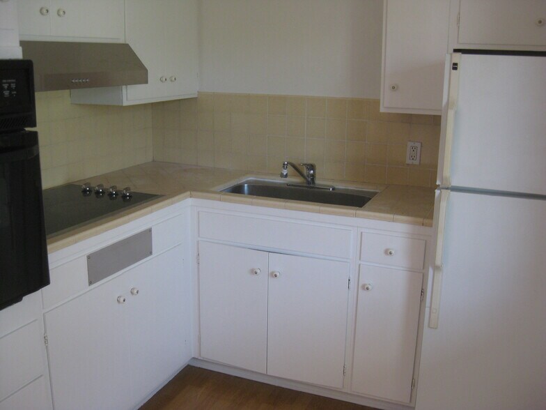 Building Photo - 300 Cortland Ave