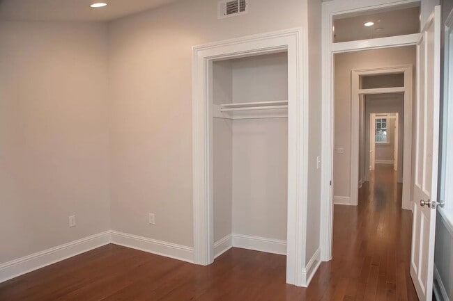 Building Photo - 3200 Banks St